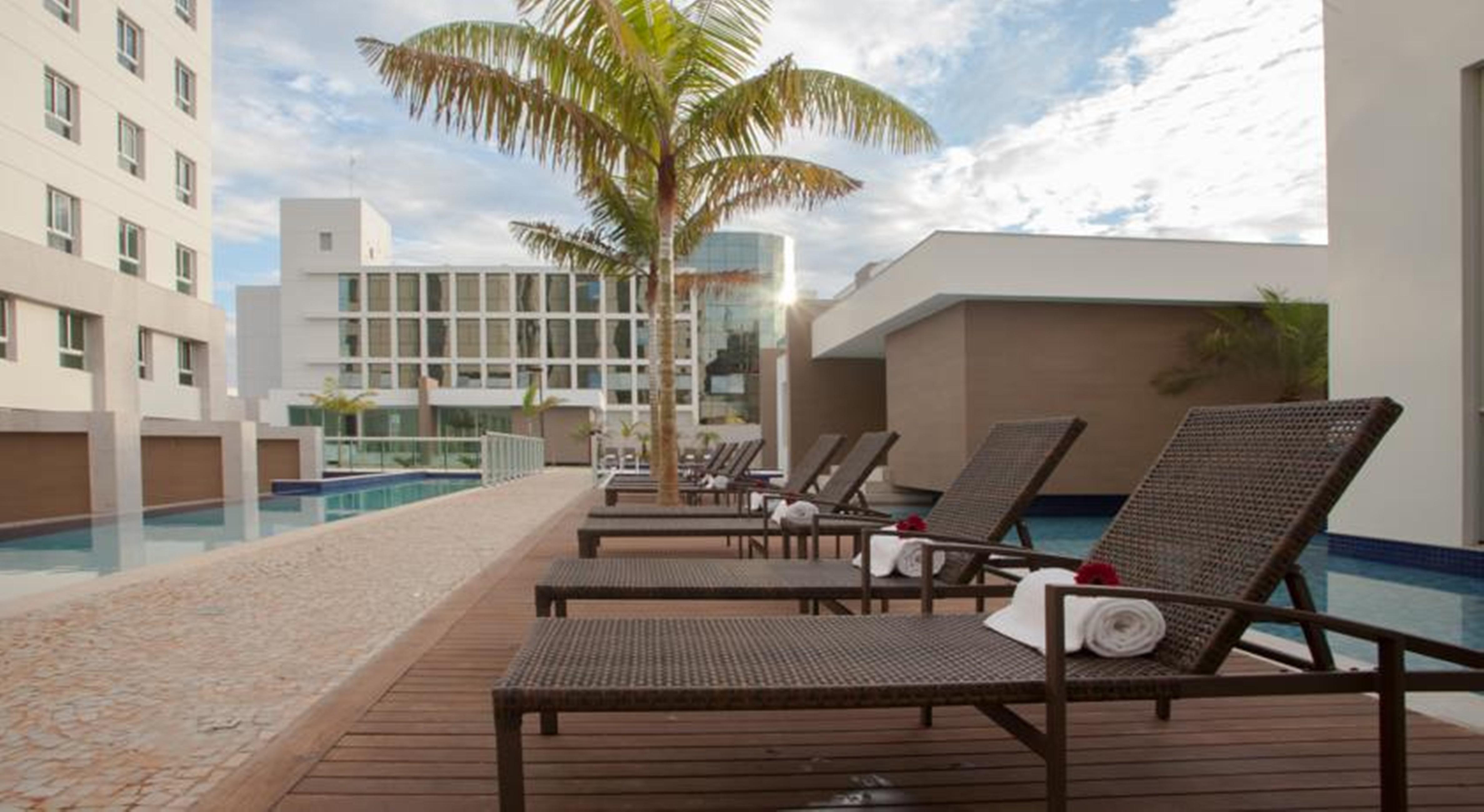 Jade Hotel Brasilia Candangolandia Eksteriør bilde The pool at the hotel