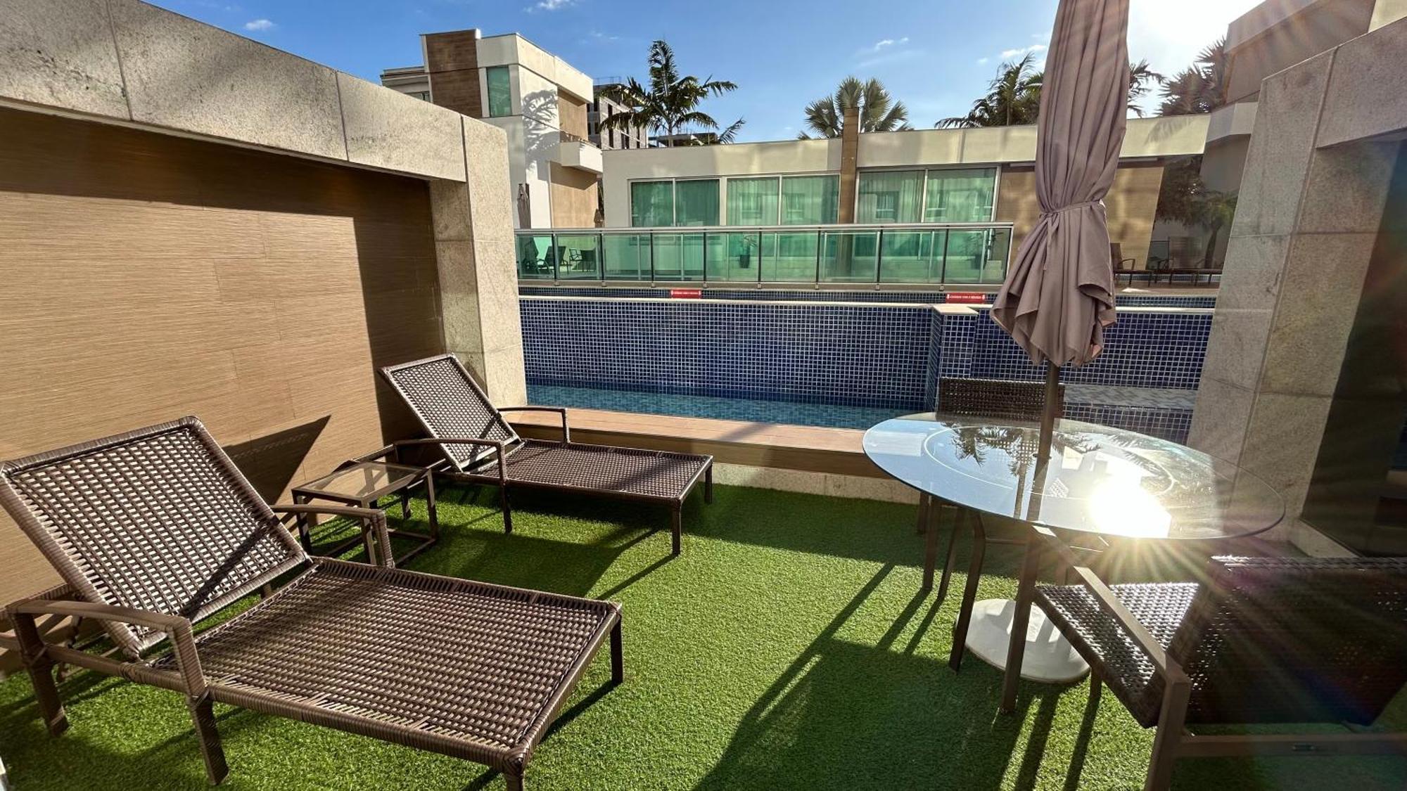 Jade Hotel Brasilia Candangolandia Eksteriør bilde Rooftop pool at the hotel