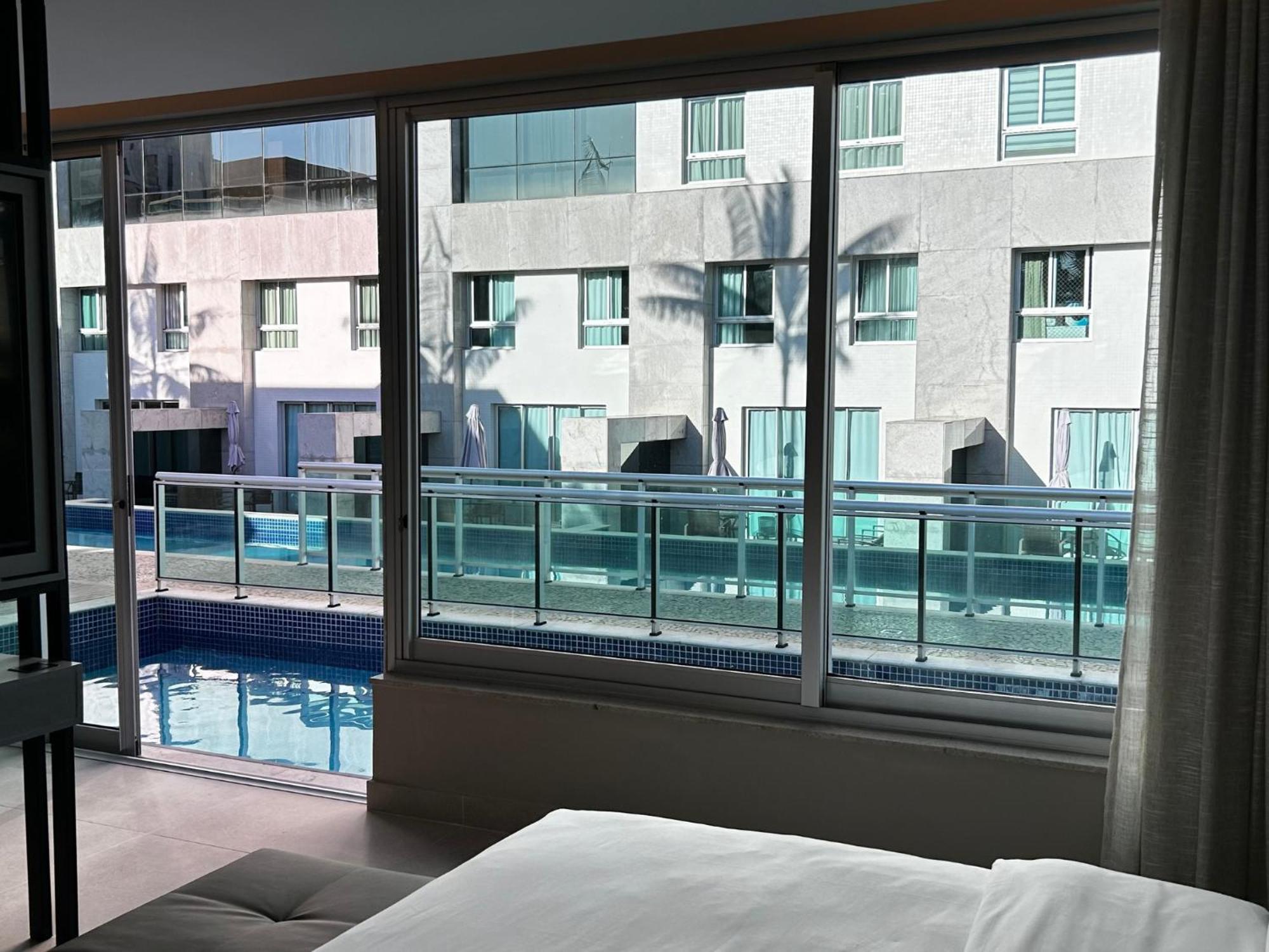 Jade Hotel Brasilia Candangolandia Eksteriør bilde A view of the pool from a guest room